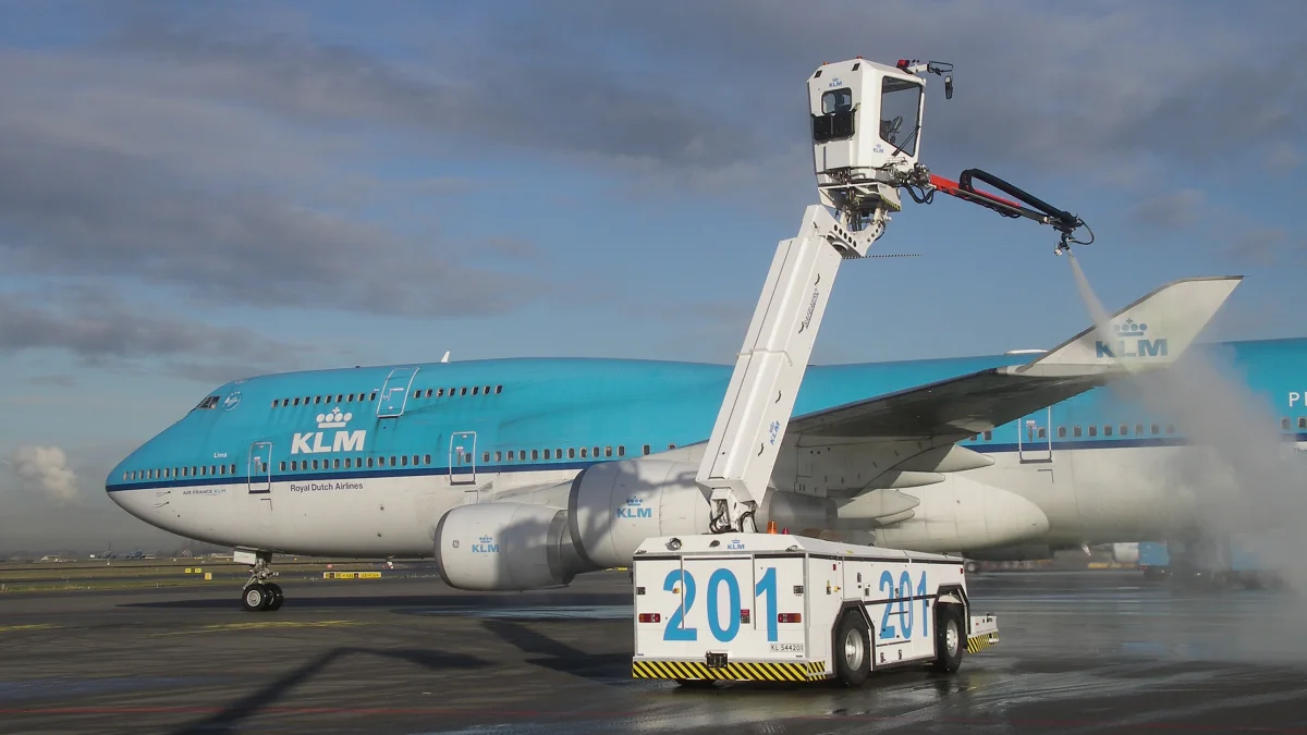 temperature measurement during aircraft de icing